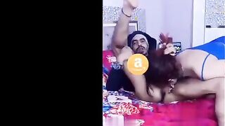 البنت ماسكه الخياره بتلعب في كسها وتبعبص في كسها اوي بيها وشسغاله تدخلها وتطل  سكس مصري عها وبيجي الفحل يكمل نيك في كسها بزوبره
