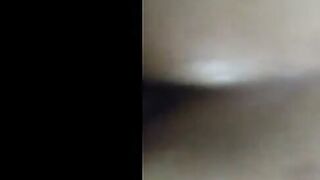 الراجل مزفلط طيز حبيبته بالزيت مغرقه اوي ومدخل زوبره في طيزها بيطلع وبيدخل ف  سكس مصري يه وهي بتصرخ بتقوله نيك الطيز صعب كفايه