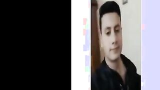 الواد المتناك واخد بنت خالته الصغيره في حضنه اوي وبيلعبل في صدرها بيدخل ايده فيهم  سكس مصري  وهما تحت البيجامه والبنت بتضحك وفرحانه
