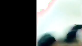 الواد المتناك واخد بنت خالته الصغيره في حضنه اوي وبيلعبل في صدرها بيدخل ايده فيهم  سكس مصري  وهما تحت البيجامه والبنت بتضحك وفرحانه