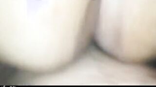 الراجل ماسك طيز مراته فاتحها بيديه وبيفرجك علي لبنه ال كبهم   سكس مصري فيها من طيزها وهو بينزل من الخرم بتاعها