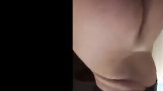 البنت لابسه الطقم الداخلي الاندر والستيانه وبتحسس في جسمها كله وتمشي يديها علي  سكس مصري ه وهي بتلعب في بزازها وتعصر فيهم بيديها