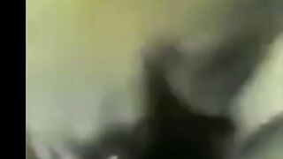 البنت نايمه عالسرير بتتناك من زوبر حبيبها الكبير وماسكه في بزاز  سكس مصري ها بتقفش فيهم بيديها اوي وهي بتتناك منه