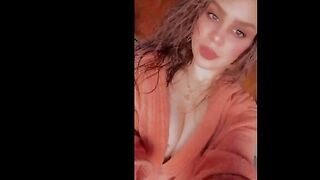 البنت المتناكه بتصور نفسها بكل قميص نوم جديد كل شويه وبتهيج علي جسمها وشغ  سكس مصري اله كل شويه تلعب في كسها وتضرب سبعه ونص