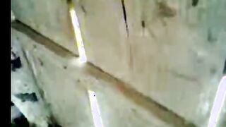 البنت قاعده عالارضتحت حبيبها بترضع له زوبره وتمصهوله وماسكه في بيضان  سكس مصري ه بيديها بتلعب وتقفش فيهم اوي وهو متمتع