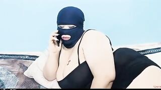 المتناكه بتكلم حبيبها في التلفون وبتقوله انا مستنياك بالقميص الاسود ال بتحبه و  سكس مصري قالعاله الاندر بتاعها علشانت يجي يركبها