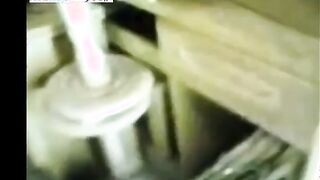 الراجل قالع البنطول ونايم عالسرير والشرموطه فوق زوبره مدخلاه في ك  سكس مصري سها بتطلع وتنزل عليهوهو ماسكها من وسطها