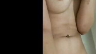 الشرموطه قالعه هدومه وبتضرب بيديها علي صدرها الصغير وبتشد حل  سكس مصري مه بزها الحمراء لبره وهي بتسخن في نفسها