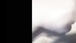البنت وةاقفه علي رجل واحده بتبعبص في كسها بالخياره وبتتناك منها وبعدها بتطلع الخياره  سكس مصري  من كسها بتمص فيها لبنها ال نزلته عليها