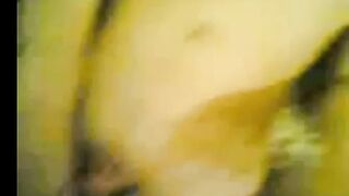 الراجل الديوث منوم اخته عالسرير نمن غير هدوم وهي الشرموطه بتخليه ي  سكس مصري عصر في صدرها وبيمسك فيهم اوي يشدها منهم