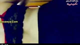 البنت الفاجره في الاوضه بترقص لحبيبها وهو معاها فيديو بتكلمه وز  سكس مصري وبره بيوقف علي رقصها وبيضرب عشرته عليها