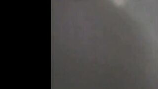 المتناكه نايمه علي بطنها وهي عريانه والراجل الخول بيدخل زوبره في كسها  سكس مصري  بينيك فيه وهو ماسك طيزها وغال فيها نكت