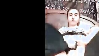 البنت فاتحه كسها عالسرير بتلعب فيه ونزلت اللبن بتاعها عالملايه وبعدها بتلبس ا  سكس مصري لبنطلون بتاعها وتريح جسمها بعد مانزلتهم