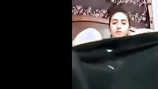 البنت فاتحه كسها عالسرير بتلعب فيه ونزلت اللبن بتاعها عالملايه وبعدها بتلبس ا  سكس مصري لبنطلون بتاعها وتريح جسمها بعد مانزلتهم