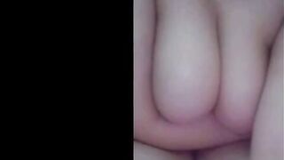 المتناكه واقفع عالمرايه ةقالعه هدومها كلها وبتصور في جسمها الابيض  سكس مصري  ومسخنه نفسها عالاخر عايزهخ زوبر ينيكها