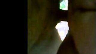 البنت راكعه عريانه تحت رجل حبيبها وبترضع في زوبره في بوقها بتمصه كله و  سكس مصري بينزل لبنه وبينتره علي وشها وبيغرقهولها