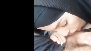 البنت المتناكه في العربيه بتمص في زوبر السواق ال راكبه معا وترضعه كله في  سكس مصري  بوقها وهو متكيف معاها اوي وركن السواقه