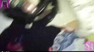 الراجل الخول نايم عالسرير والشرموطه ماسكه في زوبره بيديها بتلعب له فيه اوي وتعص  سكس مصري ره في يديها وهو بينزل لبنه وبيضرب عشرته