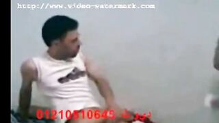 المتناكه المربربه ماسكه زوبر صاحبها بتمص فيه اوي في بوقها وترضصه وتلعب فيه ب  سكس مصري يديها وهو بيلعب في شعرها هي وقاعده جنبه