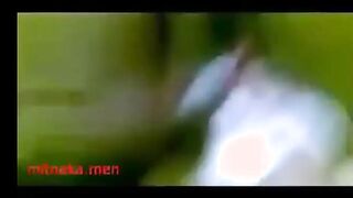 الشرموطه نايمه عالسرير شغاله لعب اوي في كسها بيديها وبيجي جوزه  سكس مصري ا من بره بزوبره بيكمل نيك فيها وبيشبعها
