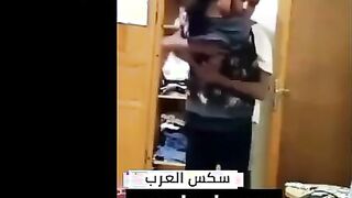 الواد دخل علي بنت خاله الاوضه وبيحضنها اوي وضاممها لضصدره وهما صغيرين اوي   سكس مصري وبيبوس في شفايفها جامد وهما منسجمين سوا