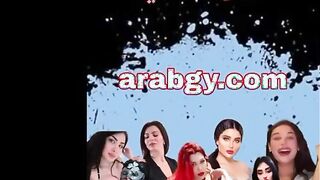 المتناكه مفلقسه طيزها لفوق اوي ووشها علي ملايه السرير والراجل الخول ماسك زوبر صناعي و  سكس مصري ناكته في طيزها من ورا وبيدخل وبيطلع فيه