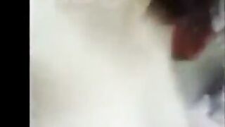 الشرموطه في حضن حبيبها بتعلمه ازاي زوبره يكبر معاها وبتلعب له فيه وتمصه في بوقها   سكس مصري كله وهو متكيف منها عالاخر ومتسهوكه معاه