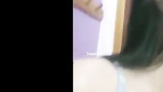 البنت في الاوضه واقفه عالمرايا بتلعب فير شعرها الطويل وتهيج في نفسها ا  سكس مصري وي وهي مولعه نيك وتلعب في بزازها الكبار