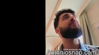 الراجل الديوث المعرص بيكلم صحابه شات وبيفرجهم علي اخته وبيقولهم  سكس مصري  تعالو ال عاسيز ينيكها وهي بجسمها الطلق
