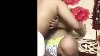 البنت المتناكه واخده صاحبتها في حضنها اوي وبتبوس في رقبتها وتعض فيها وهما  سكس مصري  عرايانين وبيلعبو في كس بعض وهما واقفين