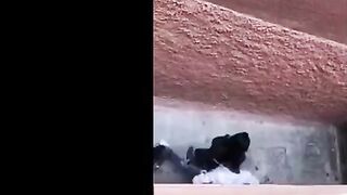 البنت عالسلم بتقابل ابن عمها ساكنين في بيت واحد وبيقفش في بزازها الكبار وبيمس  سكس مصري كها منهم وهي راضيه ومتكيفه من ال بيعمله