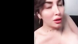البنت المتناكه نايمه عالسرير مع صاحبتها الفاجره وحاطه منوكير في يديها وبتحسس علي   سكس مصري بزاز صاحبتها والتانيه بتمشي يديها عليها
