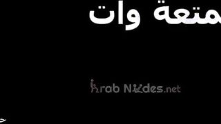الراجل منوم لبوته علي جنبها وبينيك في كسها اوي وهو ماسك في طيازها بيديه ووشها ف  سكس مصري ي وشه بيتفرج علي تفاصيل وشها وهي بتتناك