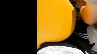البنت ام بزاز كبيره قاعده جنب صاحبتها وشغاله تحك بزازها اوي فيها وت  سكس مصري هيج صاحبتها عليها علشان ينزلو لبنهم سوا