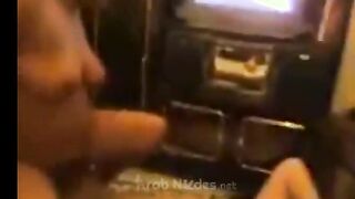 المتناكه طالعه علي زوبر حبيبها ومدخلاه في كسها وبتلعب في ربيضانه بيديها هي وتتناك منه ومدياله ضهرها ومفلق  سكس مصري سه طيزها علي وشه مغطيه وشه كله من كبرها