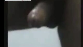الشرموطه واقفه عريانه عند الشباك وبياخد باله منها ابن الجيران وبيشاورلها وبيجيلها ا  سكس مصري لشقه يحضنها وبينام معاها عالسرير بتاعها