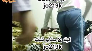 البنت بتطلع عالسرير مع الخول ال بينيكها وبيقلعو هدومهم كلها ال لابسينها و  سكس مصري بيحضنو في بعض اوي علشان يسخنو قبل النوم