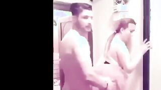 الراجل الفحل زانق الشرموطه بتاعته عالحيط وهما عريانين وبيمسك في طيزها ومدخل زوبره براحه اوي في طيزها وهي  سكس مصري  بتمسك في الحيط من شده الوجع وهو بيدخله