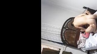 الشرموطه عالسرير ملط خالص وبتفتح رجليها اوي بنفسها وترفعها لفوق خالص وبيجي الراجل بتاعهابيدخل   سكس مصري زوبره في كسها وبينام فوقيها وبينيك فيها