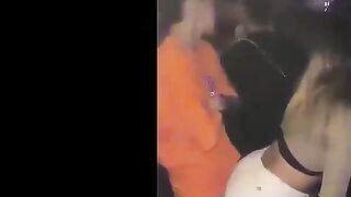 الشرموطه في الديسكو مع حبيبها بترقص معاه اوي ومسخنه الجو وهو ماسك في طيزها من ورا بيهز فيها وبي  سكس مصري رقص وهو حاضنها وزوبره بيحك في طيزها اوي