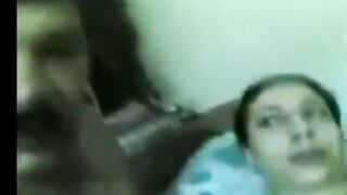 البنت نايمه عريانه وبتلعب في بزها وتشد حلمتها لبره والبنت الشرموطه معاها  سكس مصري  بترضع لها في بزها التانوتمص فيه ببوقها