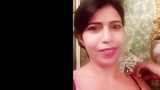 البنت المتناكه ماسكه الخياره وبتمص فيها ببوقها وبعدين بتدخلها في كسها وهي فاشخه رجليها والراجل ال معاها   سكس مصري واقف جنلبها بيلعب في زوبره وبيضرب عشرته