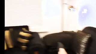 الشرموطه قاعده عالكنبه مستنيه دورها تدخل وبياكلها كسها فجاه وتمسكه  سكس مصري  وهي لابسه العبايه وتدعك فيه اوي بيديها