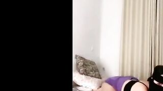 المتناكه بتلبس بقميص النوم الشفاف وبتقلع فيه وهي بترقص وبيجي حبيبها بيحضن في  سكس مصري ها وبيرقص معاها وبيحسس علي جسمها المولع