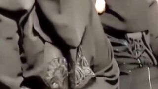 الشرموطه بتنزل الستيانه بتاعتها لتحت وبتطلع بزها الشمال بتلعب فيه اوي وتعصره بيديها وبتلف وهي واقفه بتش  سكس مصري د الاتدلر الفتله وتحشر فيه في خرم طيزها