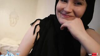 الشرموطه جيبه زوبر صناعي كبير بتتناك منه بعد مجوزها سافر وبتدخله كله في كسها وتكلمه تقوله انت زوبر اكبر من بتا  سكس مصري ع جوزي مكيفني اااه وبتنزل لبنها عالزوبر