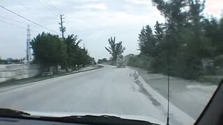 البنت في العربيه مع صاحبها وقاعده معاه لاصقه فيه وهو بيدخل صوابع يديه من جوه البلوزه وبيلعب  سكس مصري  في صدرها من جوه الكبير وعايز يرضع فيهم
