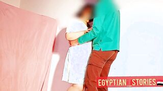 البنت الفاجره نايمه عالارض وحاطه مخده تحت طيزها ورفعا لفوق وهي بتلعب في خرم طيزها وتدخل القلم   سكس مصري الحواجب فيه من جوه للاخر وبتصرخ من وجعه